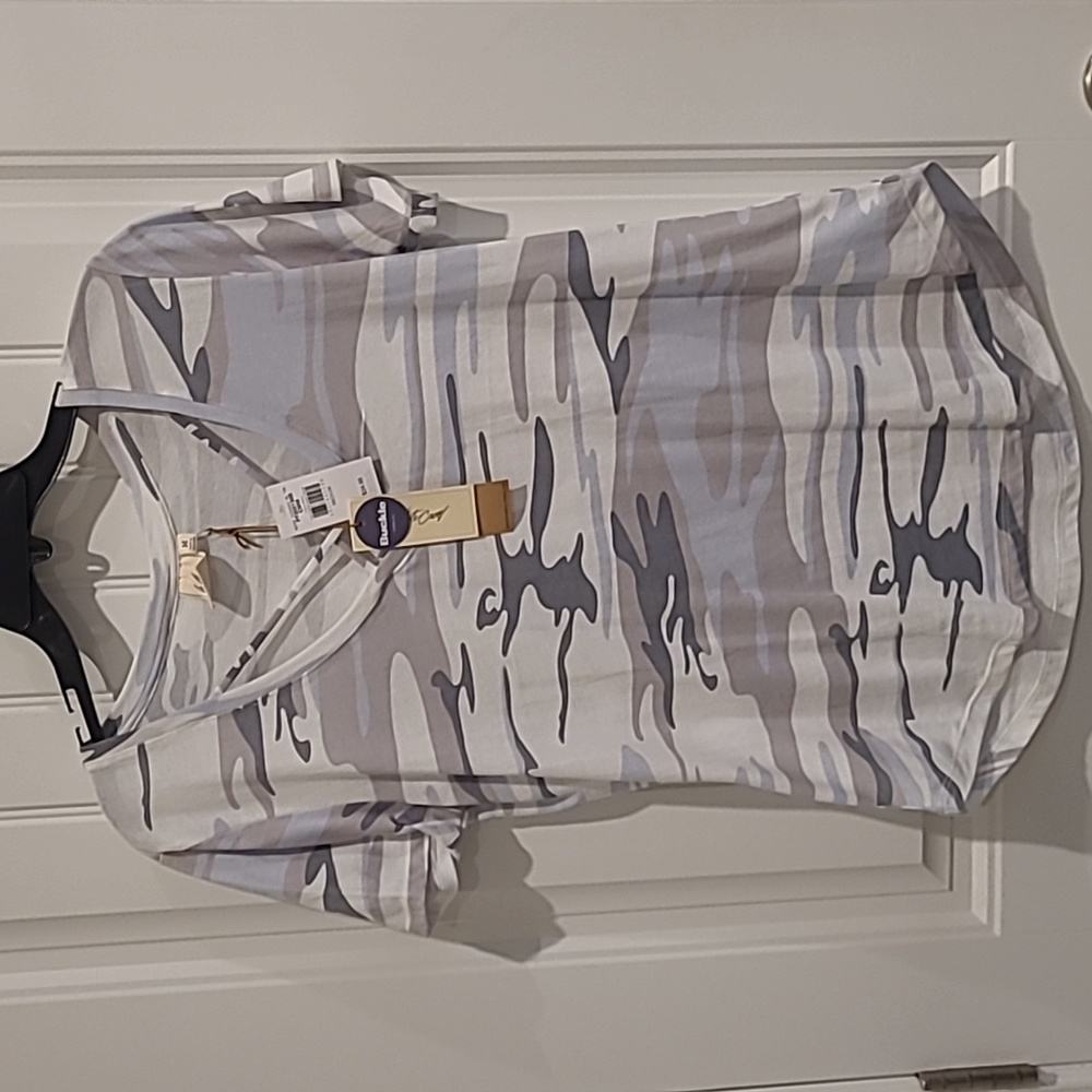 Medium  camo t shirt